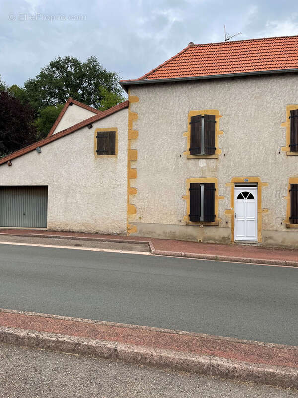 Maison à SAINT-DENIS-DE-CABANNE