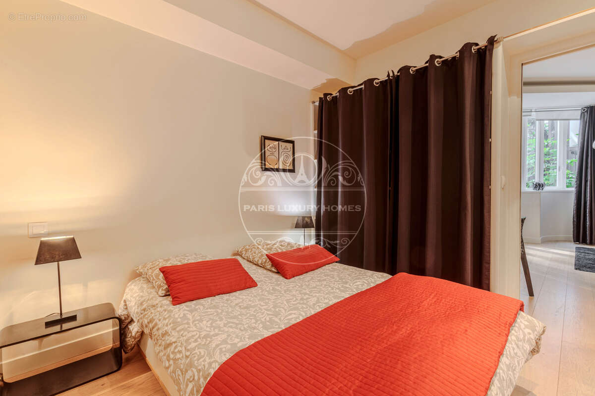 Appartement à PARIS-1E