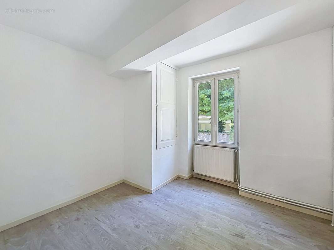 chambre - Maison à LA TRONCHE
