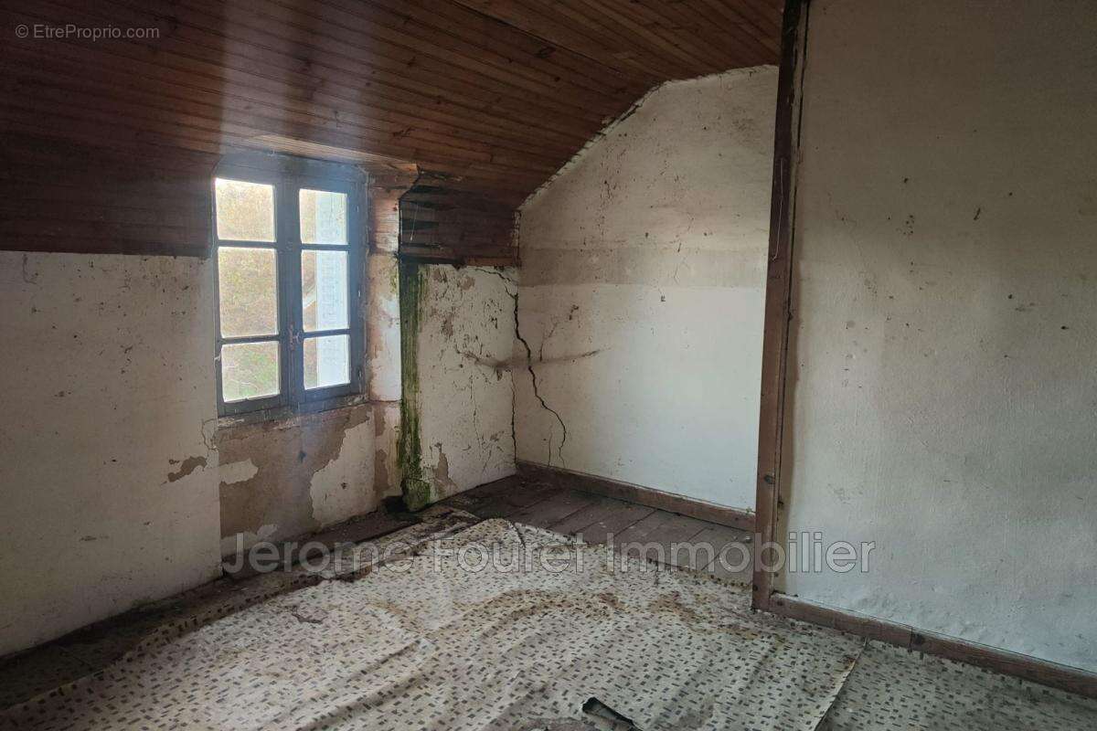 Maison à MONTAIGNAC-SAINT-HIPPOLYTE