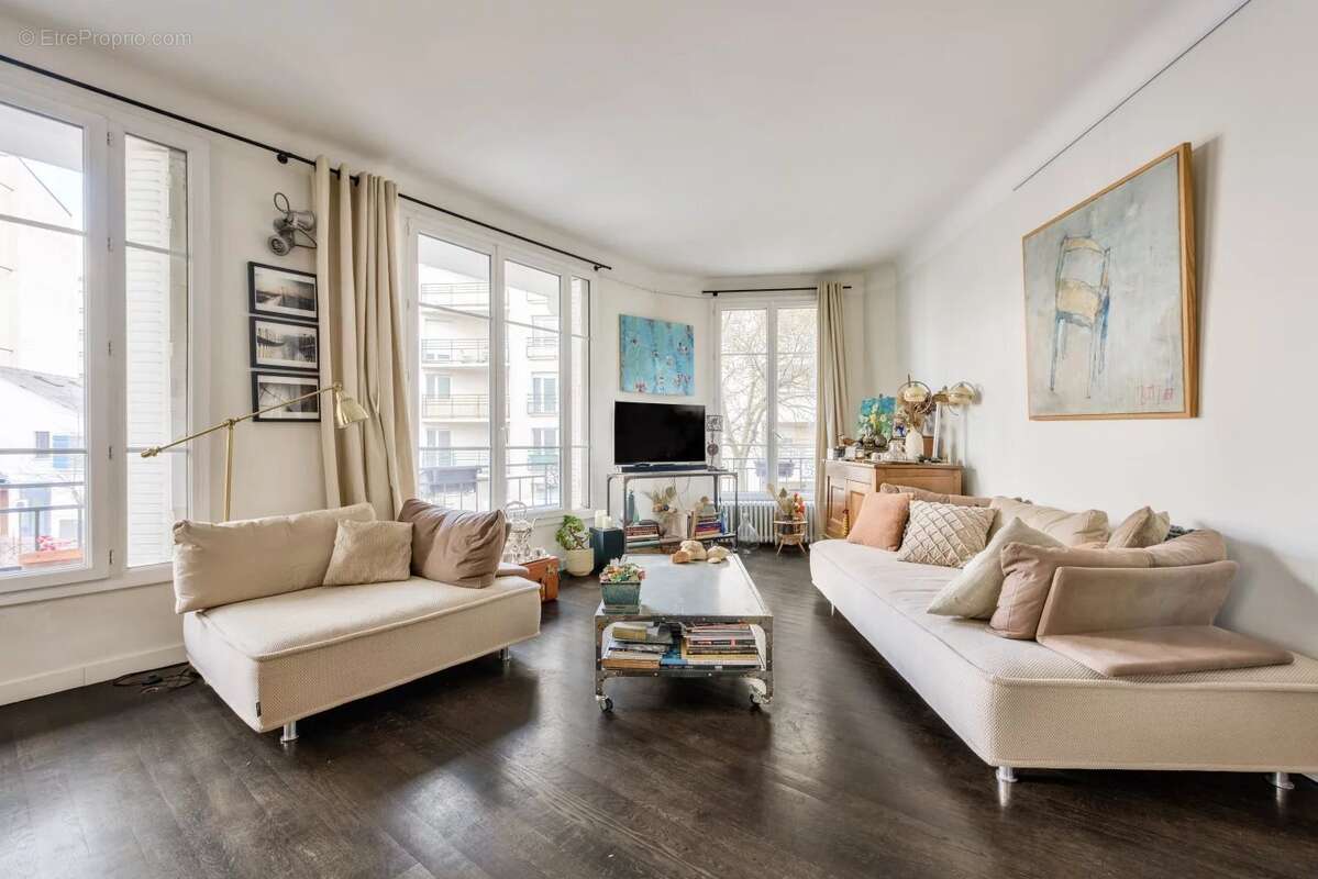 Appartement à COURBEVOIE