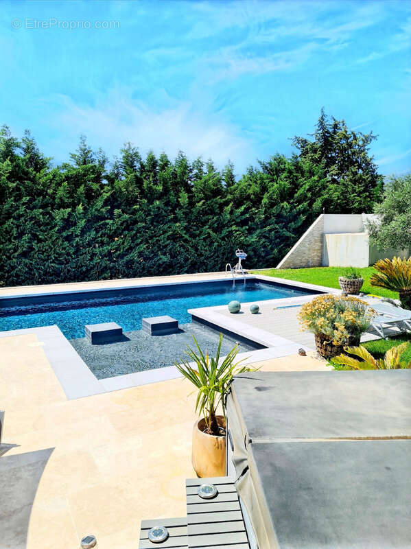 Maison à PERNES-LES-FONTAINES