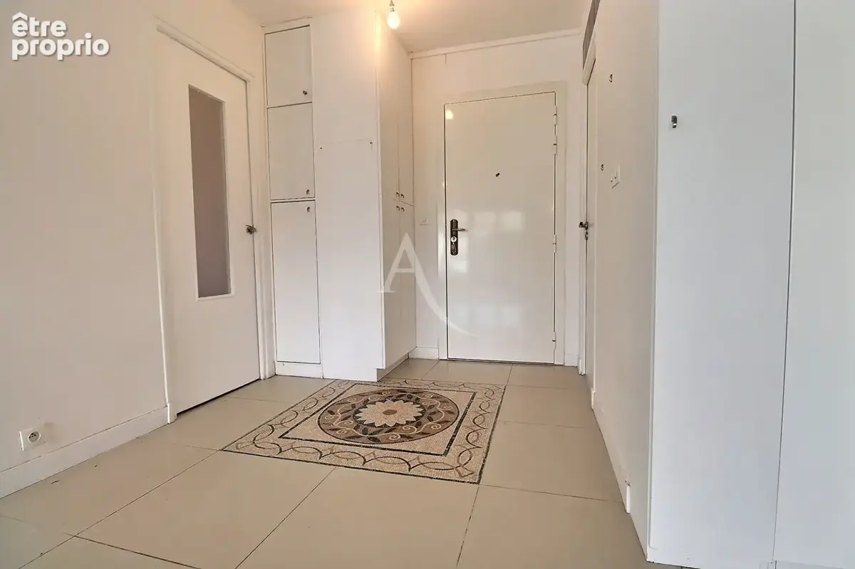 Bel Appartement Maisons Laffitte 5 pièce(s) 86,97 m2  (3 chambres) + chbre de service  (9,48 m²) au calme ! - photo 2