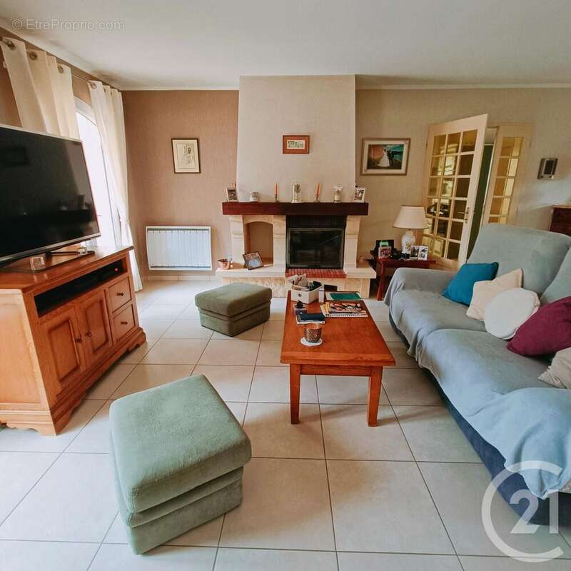 Maison à SAINT-CAPRAIS-DE-BLAYE