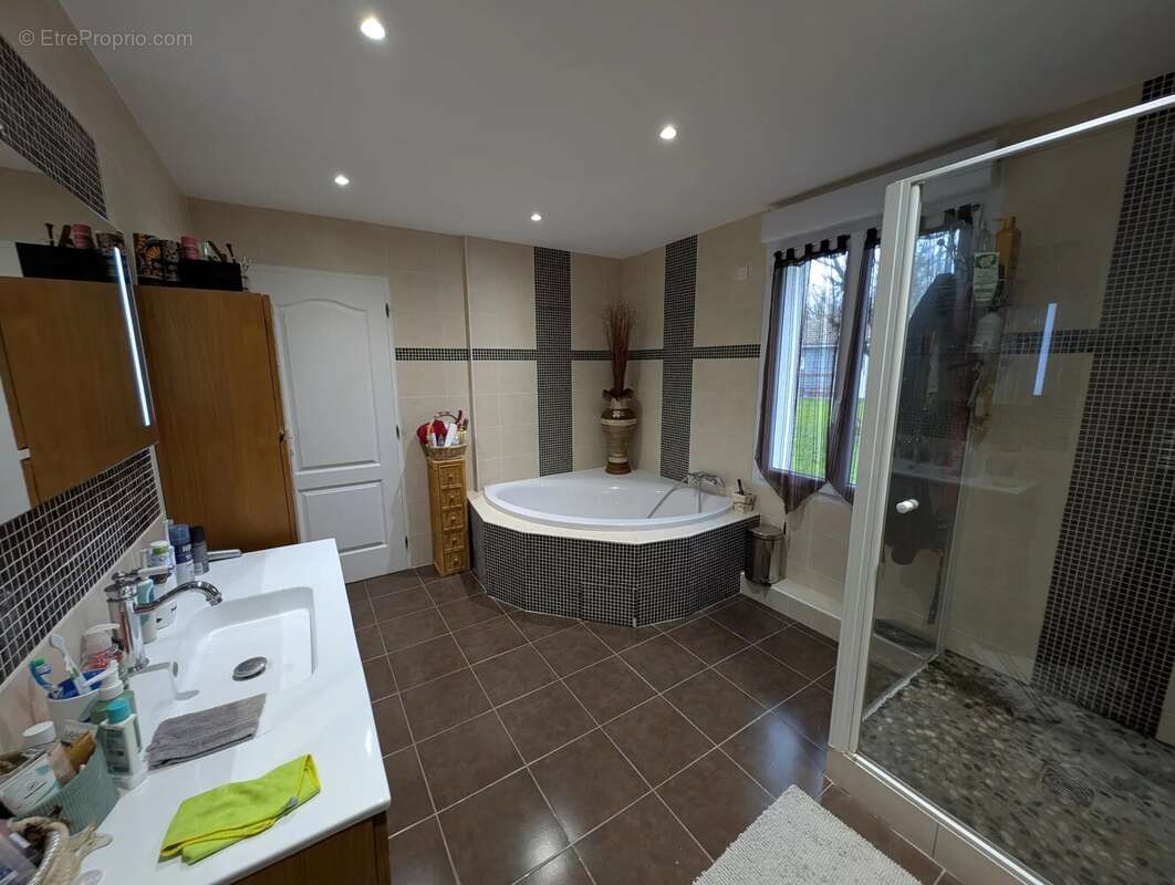 Maison à BAZAINVILLE