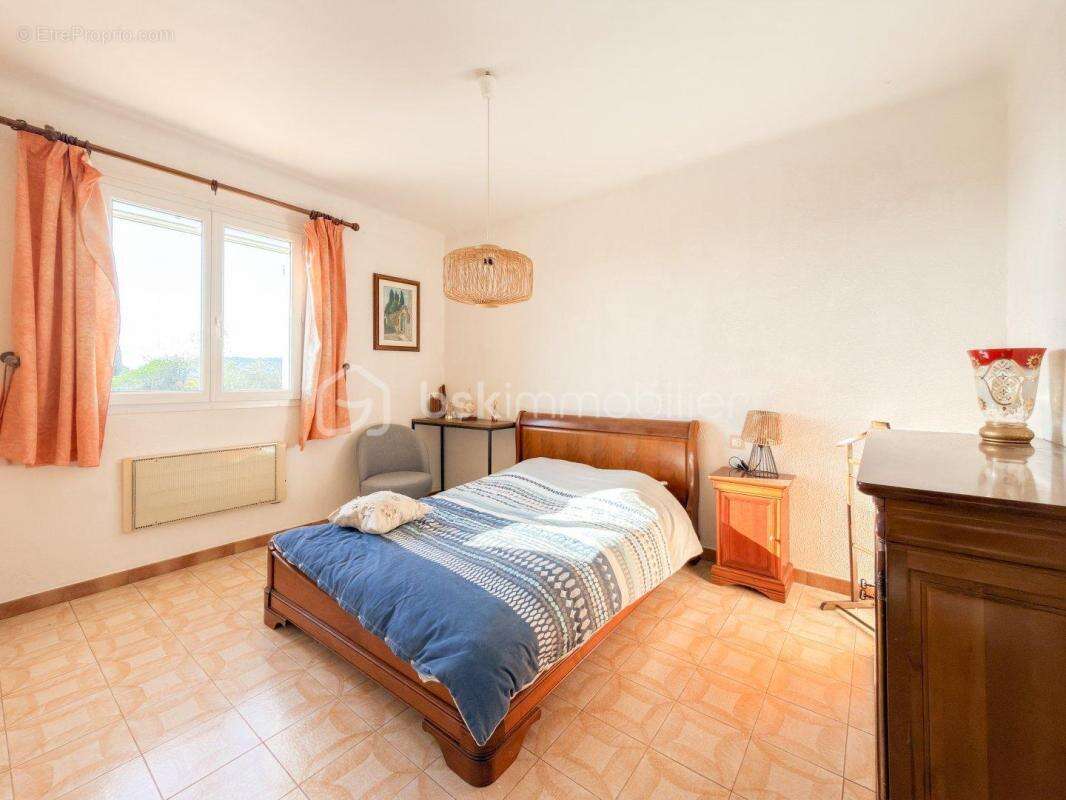 Maison à SAINT-CHAMAS