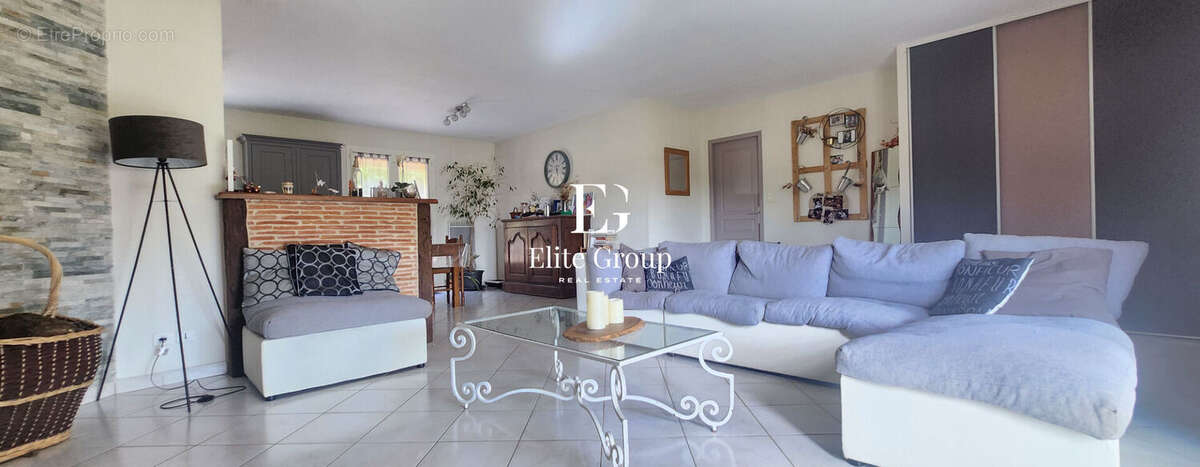 Maison à SAINT-CHAMASSY