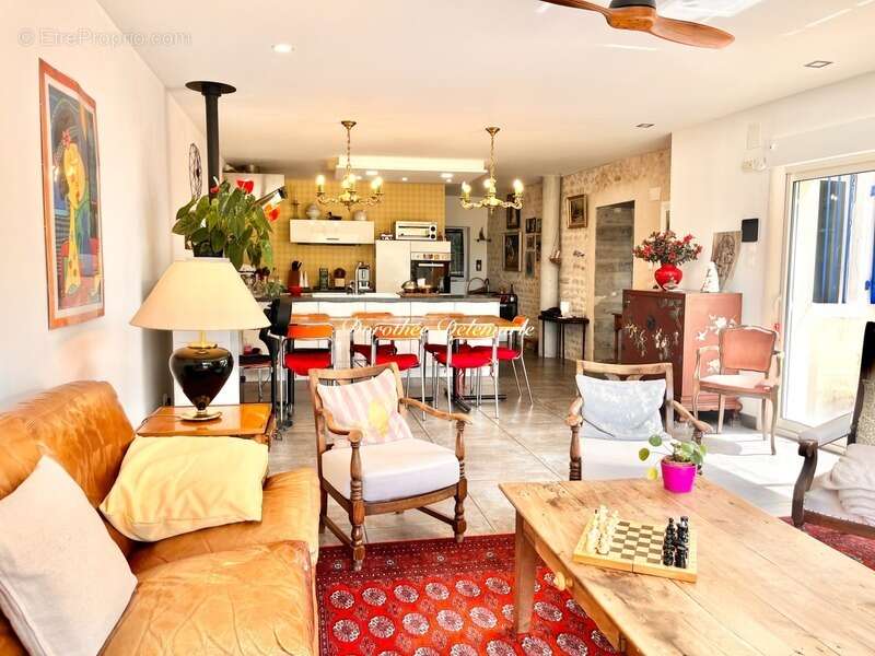 Maison à vendre 8 pièces MIGRE (17) Ensemble immobilier de charme avec gîte indépendant, dépendances et vue campagne – Migré - photo 4