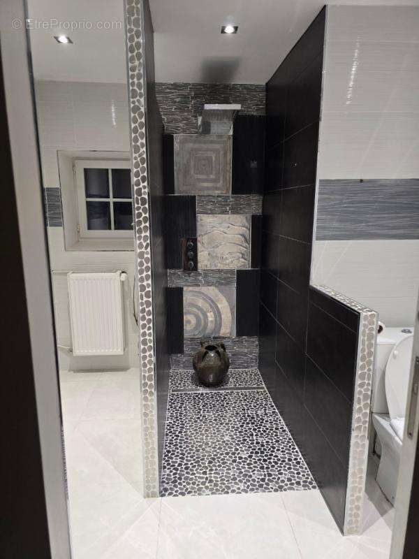 Maison à SAINT-PIERRE-DE-CHIGNAC