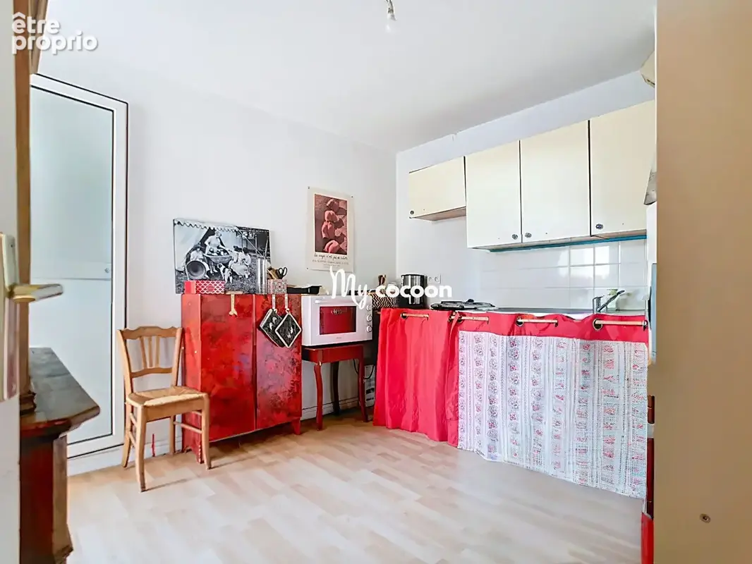 Lyon 7 - T3 - 71 m² - Balcon Parking - photo 2