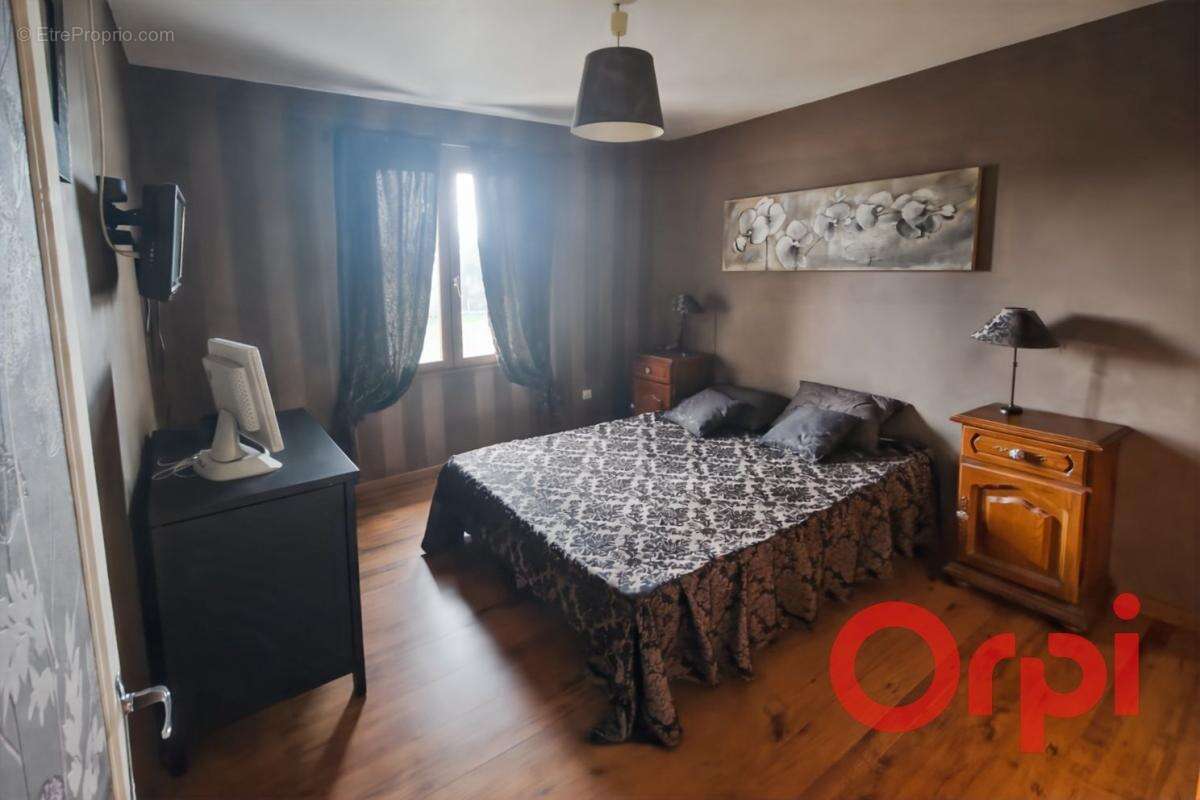 Maison à LA GUERCHE-SUR-L'AUBOIS