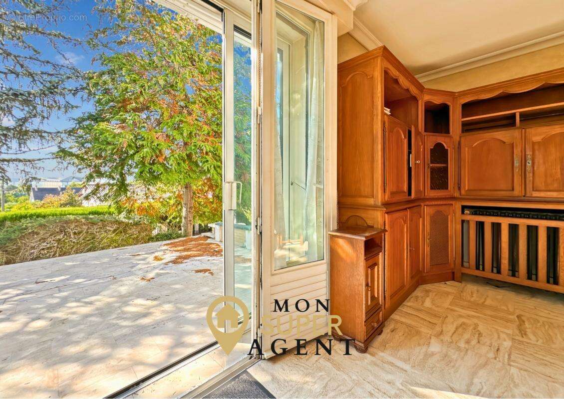 Maison à VAUX-LE-PENIL