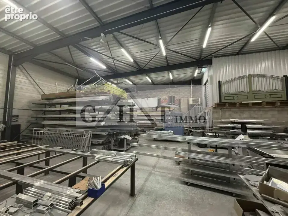 Local d'activités 1865m2 à Vendre Montreuil - photo 2