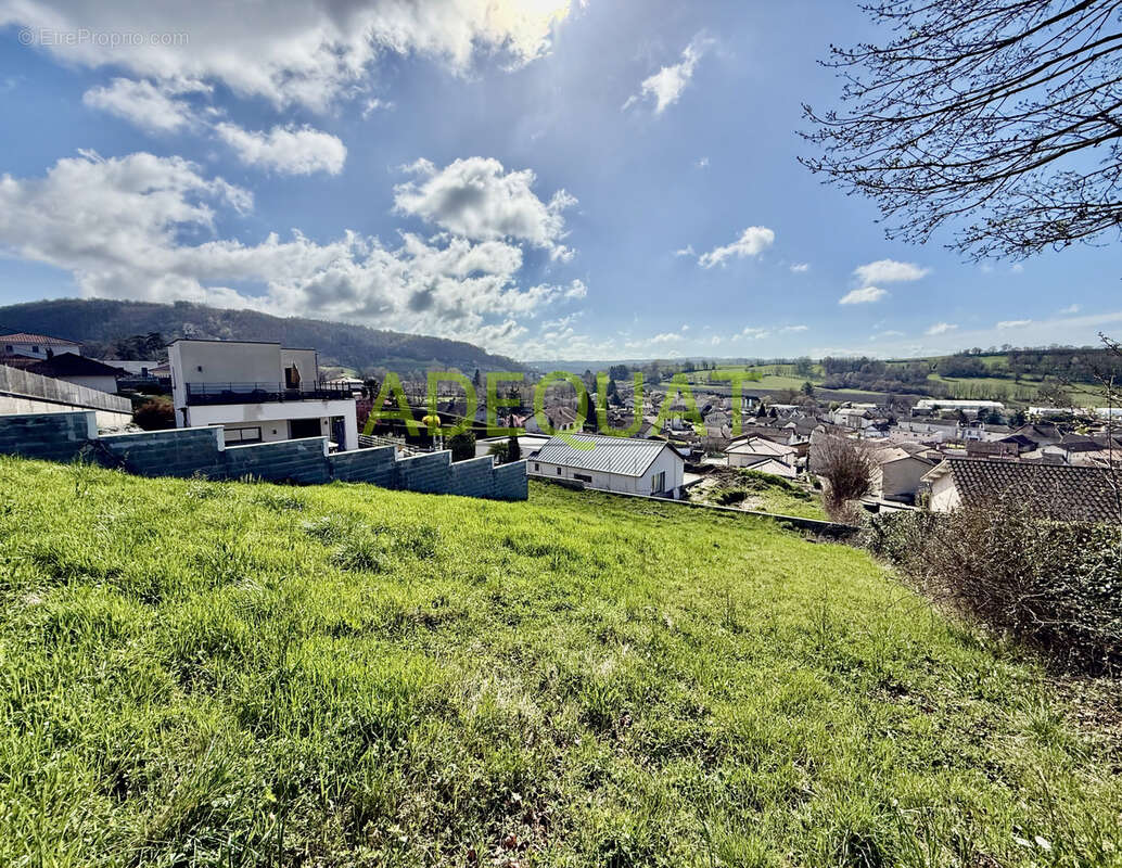 Terrain à RUY