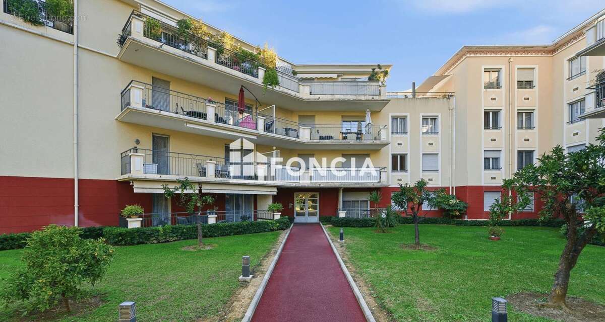 Appartement à SAINT-LAURENT-DU-VAR