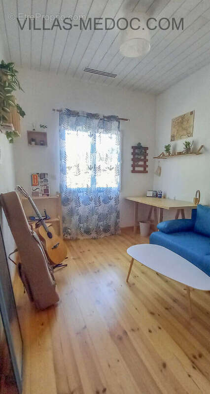 Maison à VENDAYS-MONTALIVET