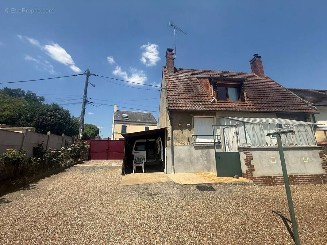 Maison à SAINTE-GENEVIEVE