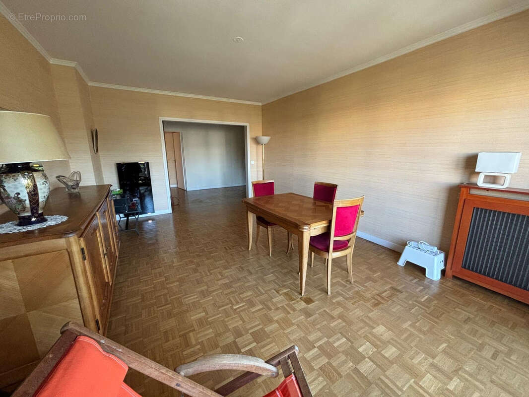 À vendre   Spacieux F4 avec balcons cave et box en sous sol    BAS Montmorency (Avenue de la Division Leclerc) - photo 7