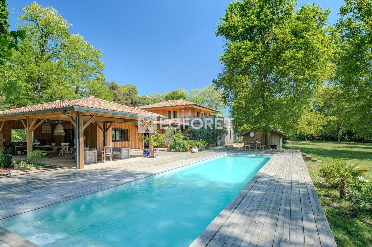 Maison à SAINT-JULIEN-EN-BORN