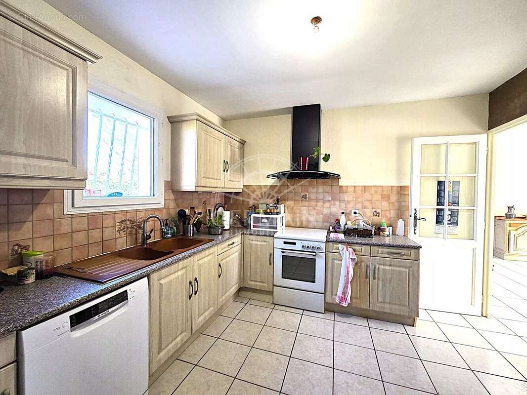 Maison à L'ISLE-SUR-LA-SORGUE