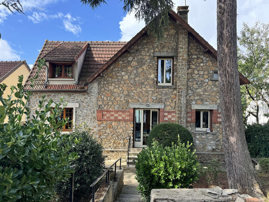 Maison à CORBEIL-ESSONNES