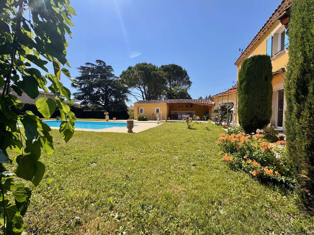 Maison à VALREAS