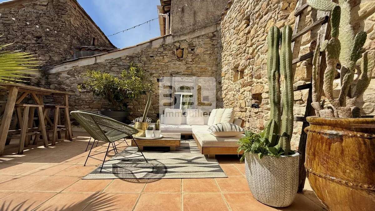 Maison à LAUDUN-L'ARDOISE