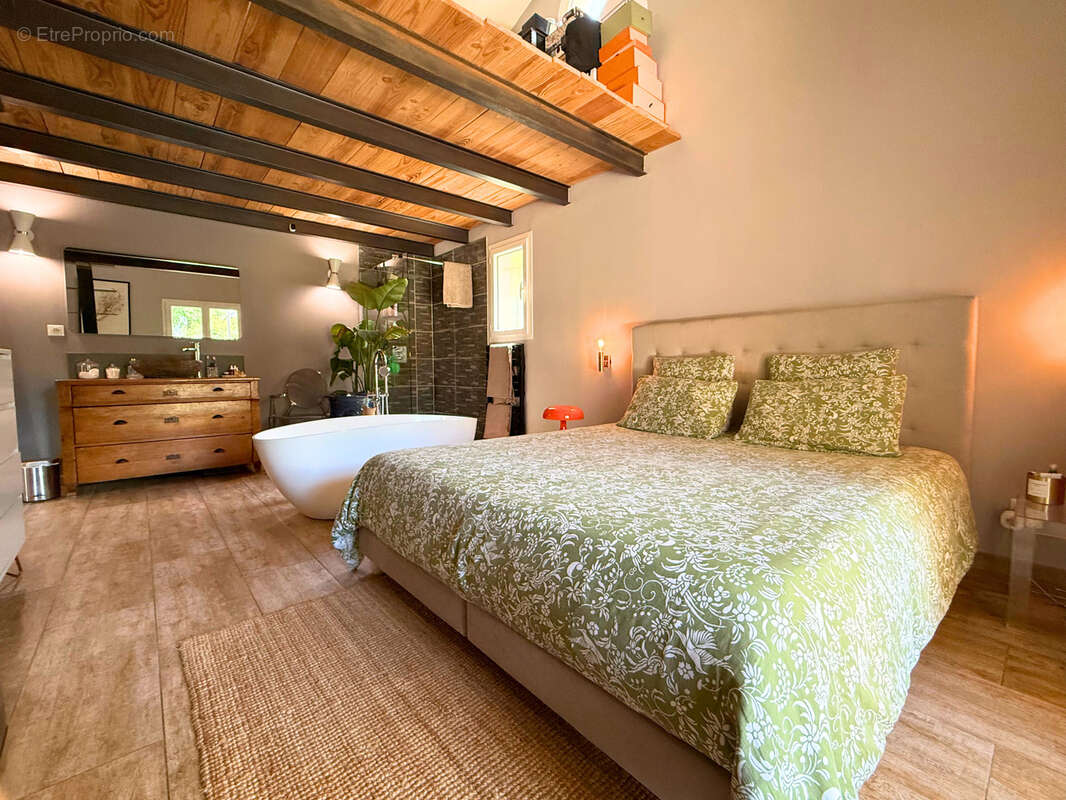 Maison à LE PUY-SAINTE-REPARADE