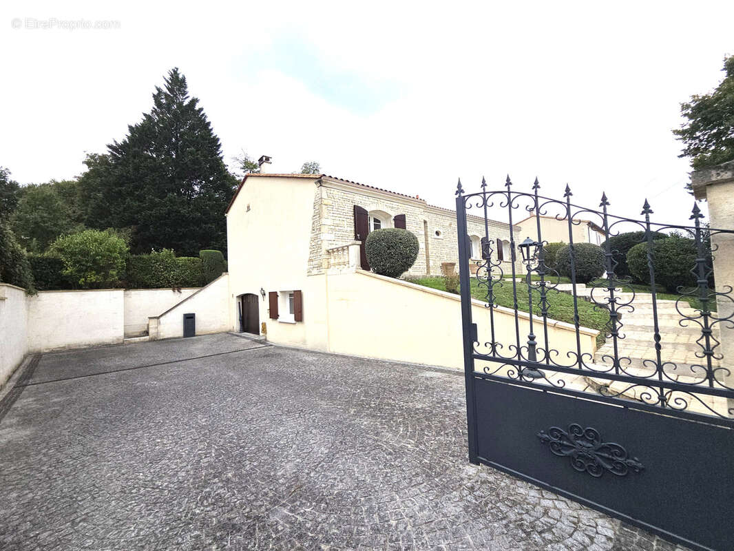 Maison à LA COURONNE