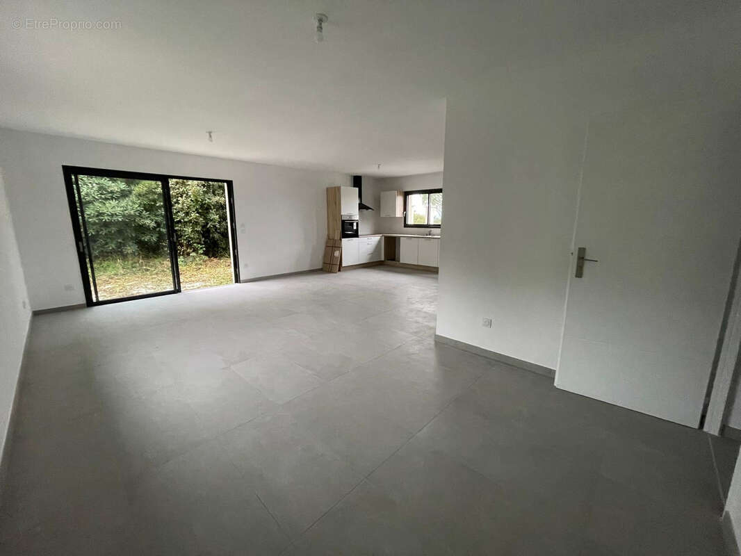 Maison à SALAISE-SUR-SANNE