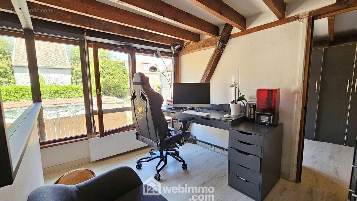 Un bureau lumineux de 7 m² tout parqueté. - Maison à MILLY-LA-FORET