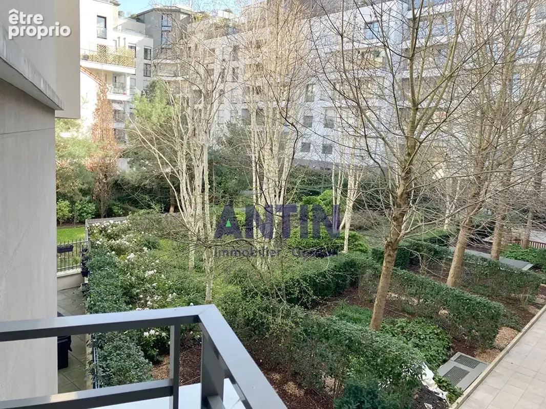 Beau 2 pièces 50 m² balcon et pkg  BECON - Résidence récente - photo 6