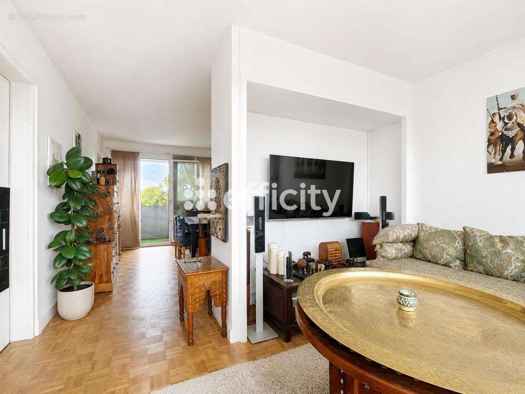 Appartement à LES PAVILLONS-SOUS-BOIS