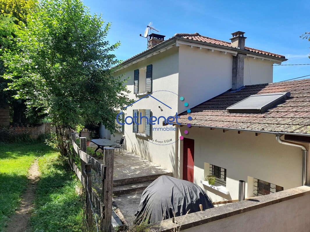 Maison à SAINT-CLEMENT-DE-VERS