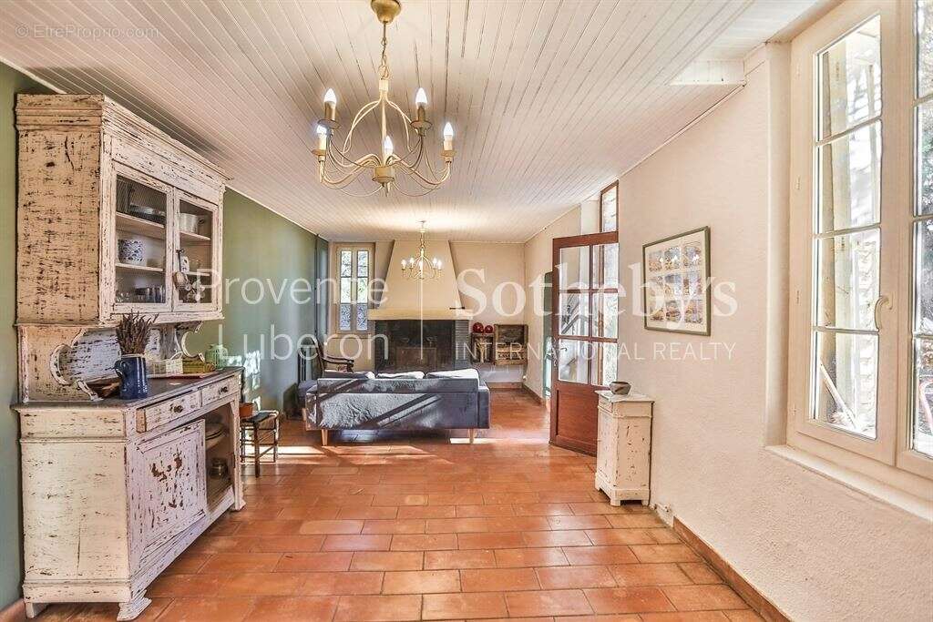 Maison à SAINT-SATURNIN-LES-APT