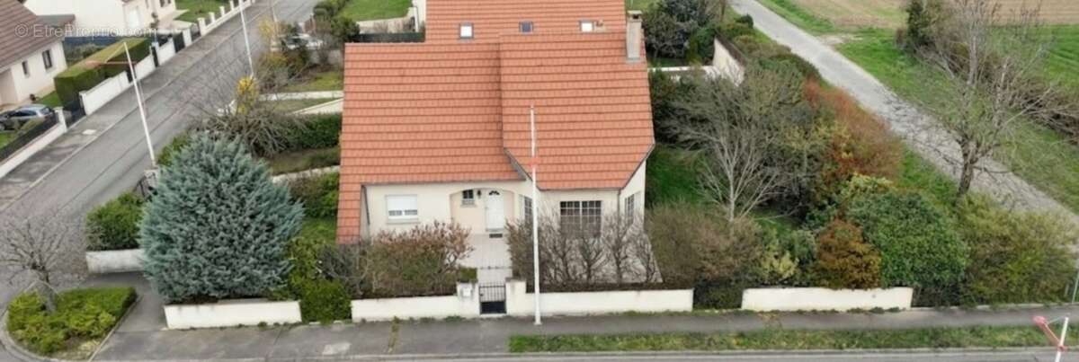 possibilité PMR - Maison T7 au Calme de la Toison d’Or triple garage, jardin clos et arboré et quartier bienveillant - photo 2