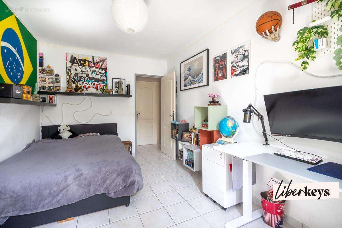 Maison familiale 108 m² – Jardin, piscine, garage et 3 stationnements – Toulon Sainte-Musse  - photo 3