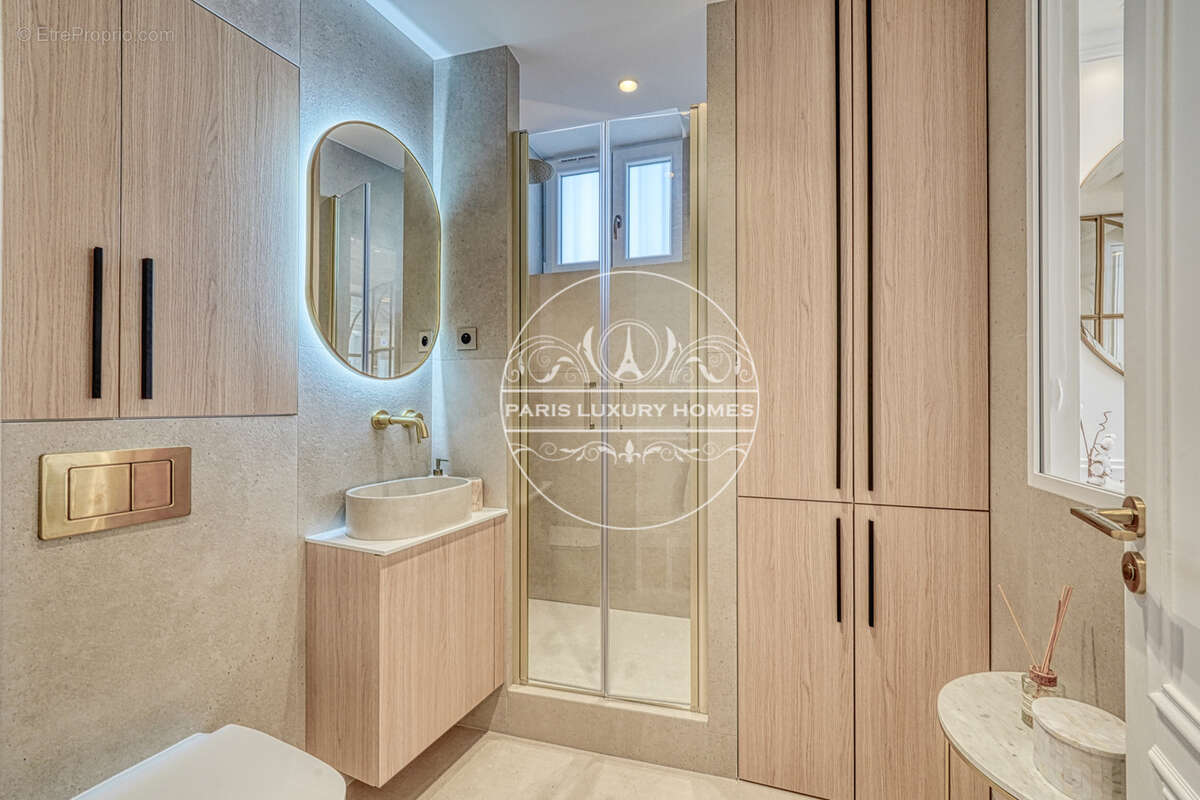 Appartement à PARIS-1E