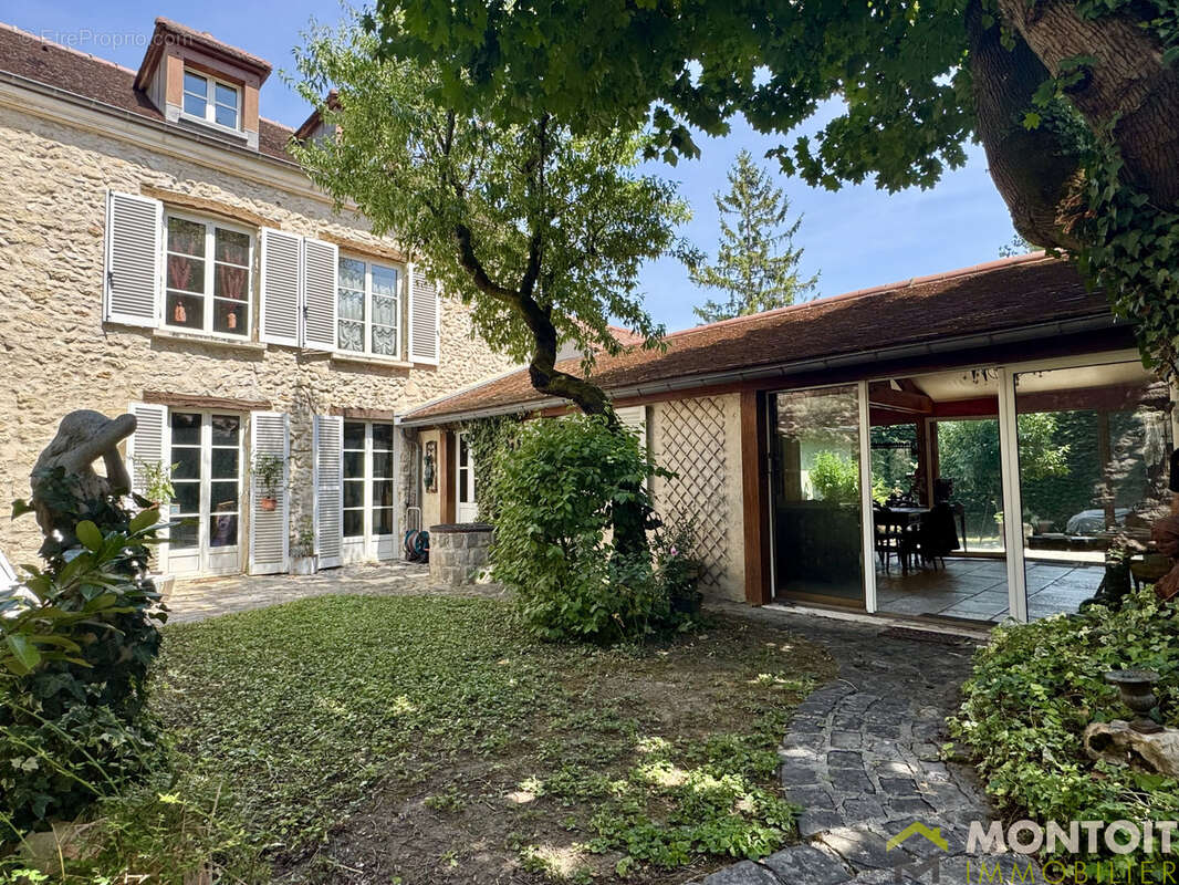 THIAIS Hyper Centre - CALME - MAISON de caractère de 1622 - GARAGES - Terrain 541m2 - photo 18