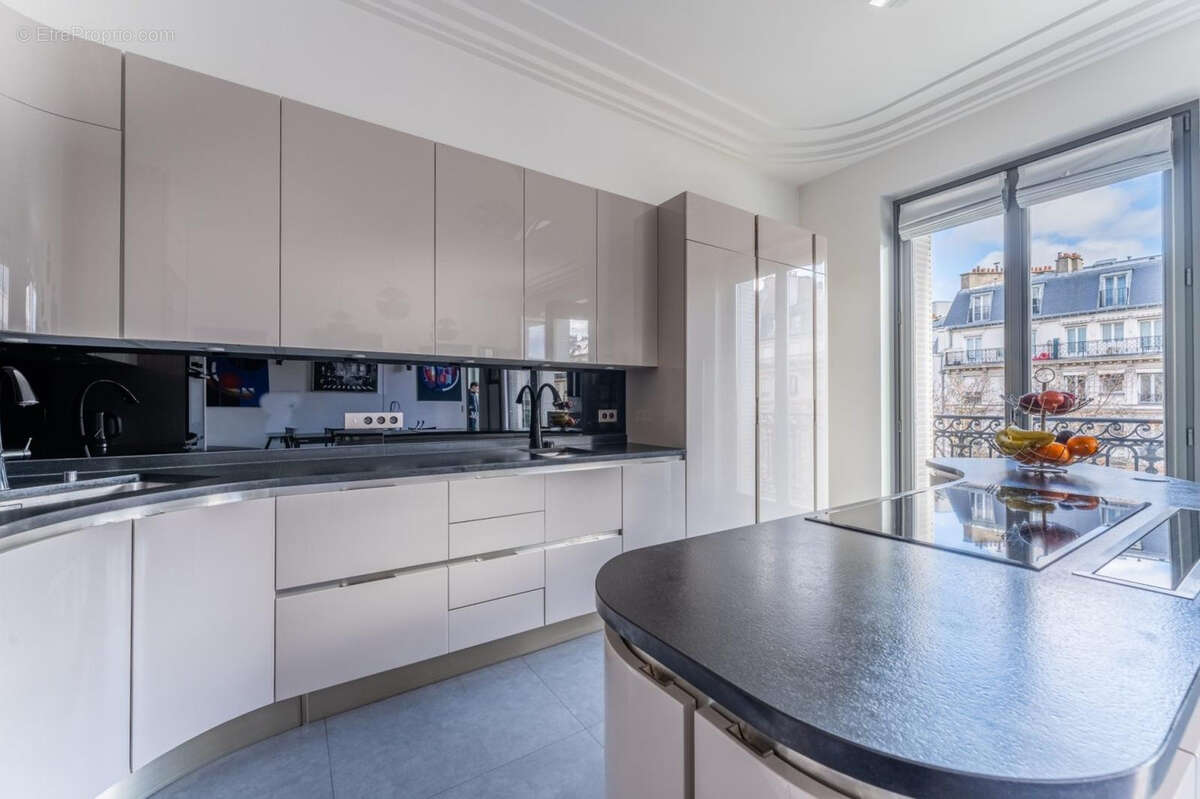 Appartement à PARIS-17E