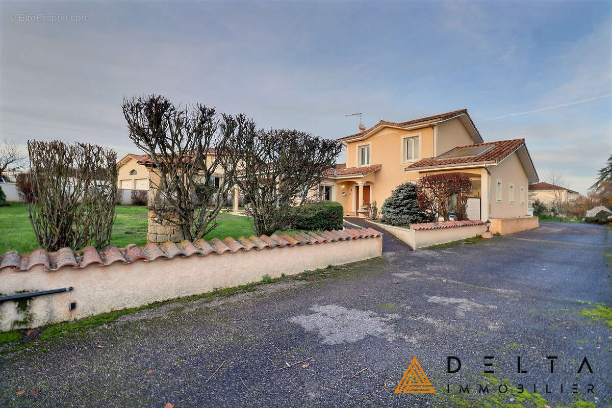 Maison à SATOLAS-ET-BONCE