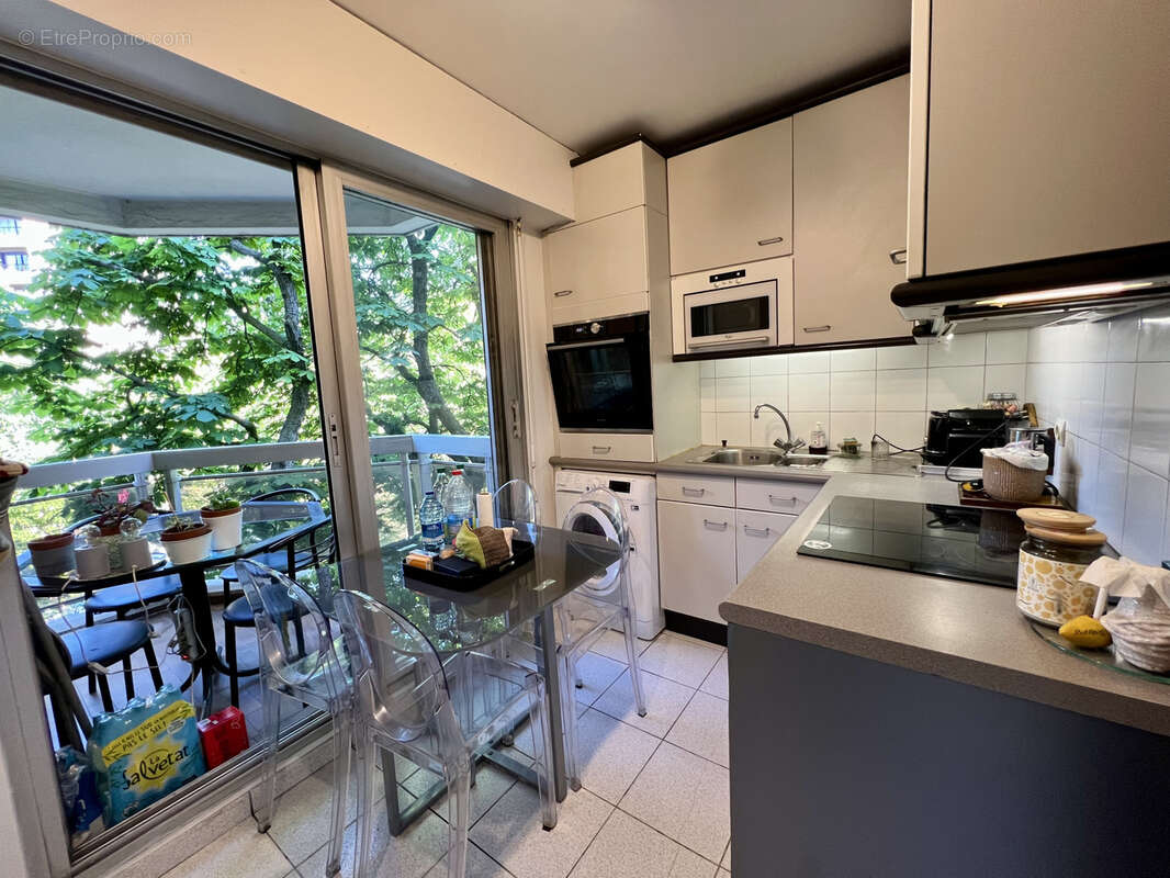 Appartement à PARIS-14E