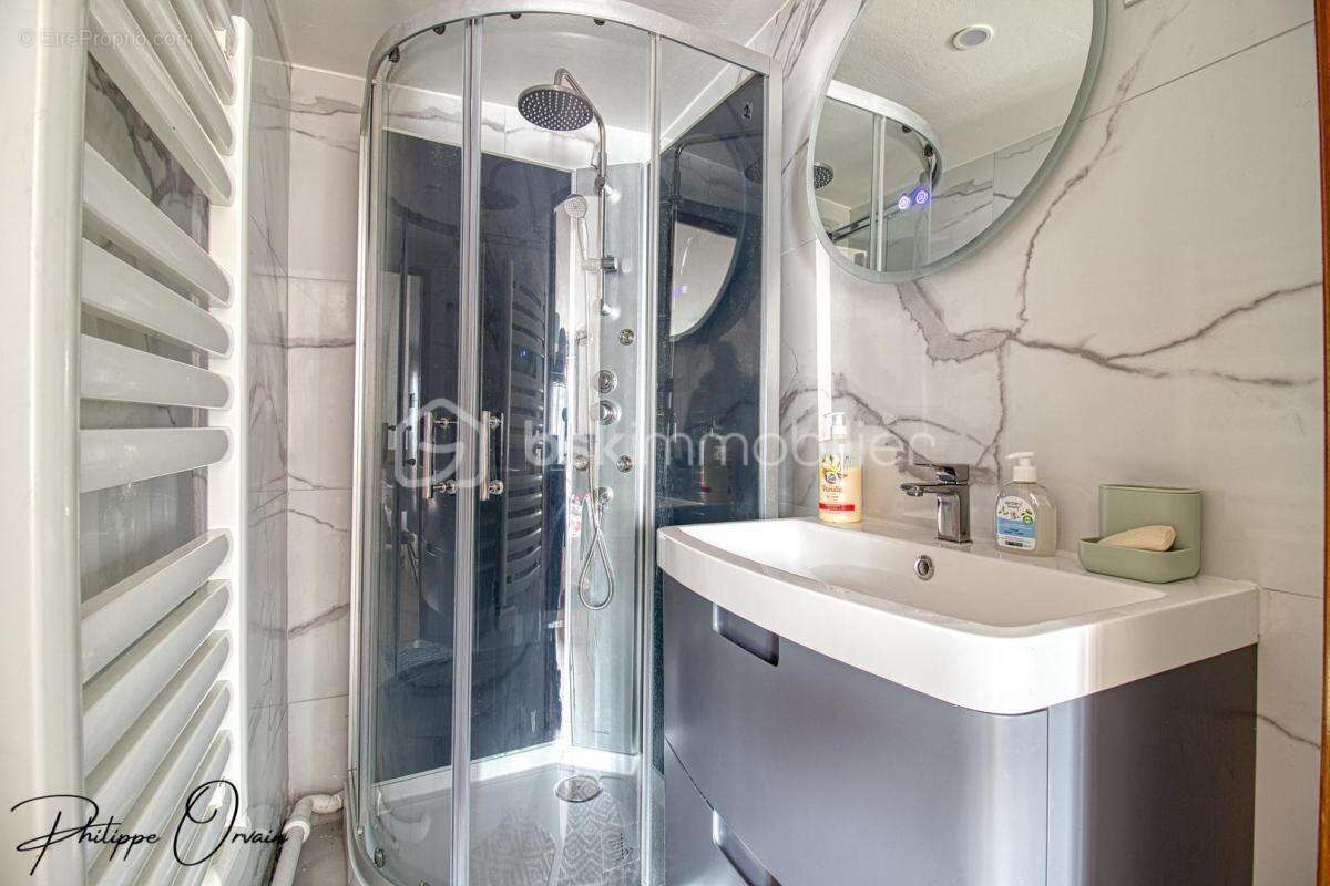 Commerce à VARREDDES