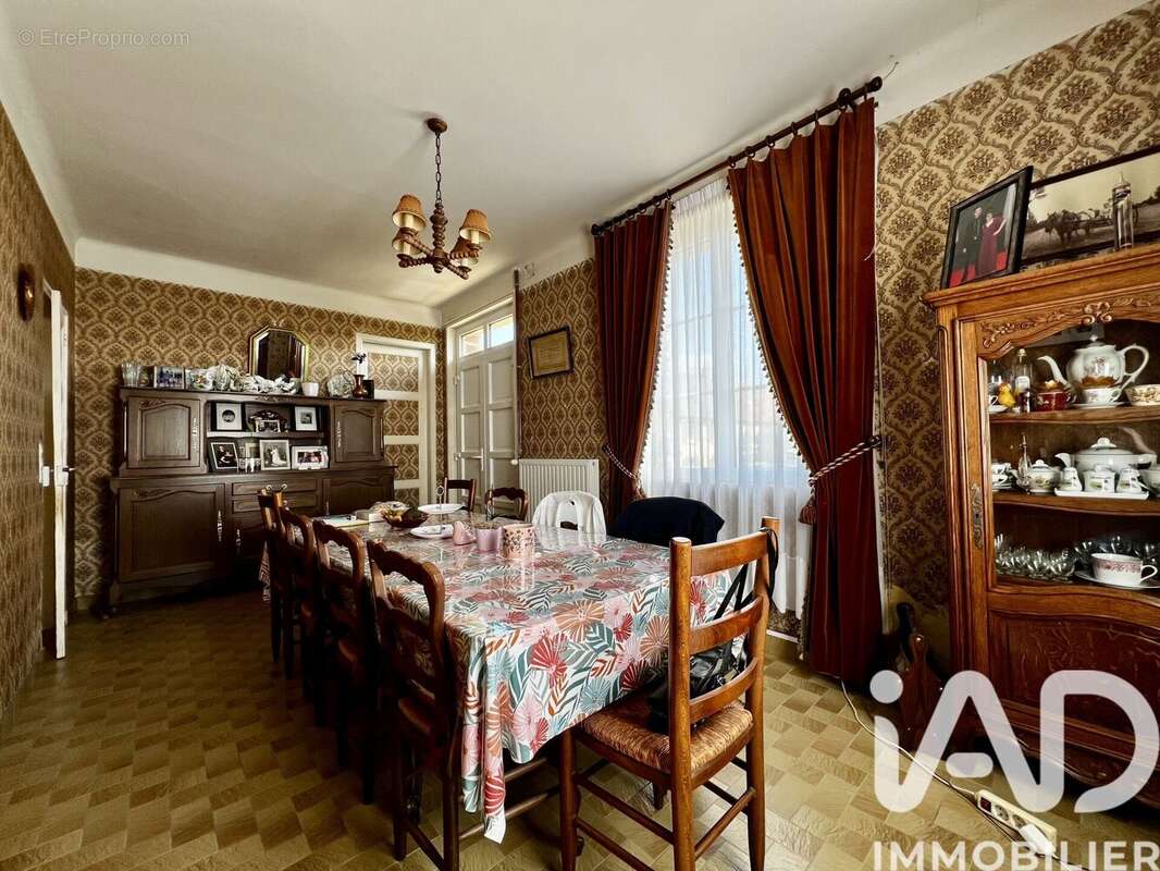 Maison 121 m² à Le Mesnil-Rouxelin  - photo 6