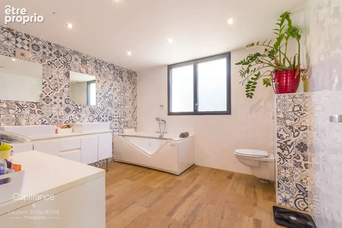 Maison d’architecte de plain-pied avec piscine et vue dégagée - photo 10