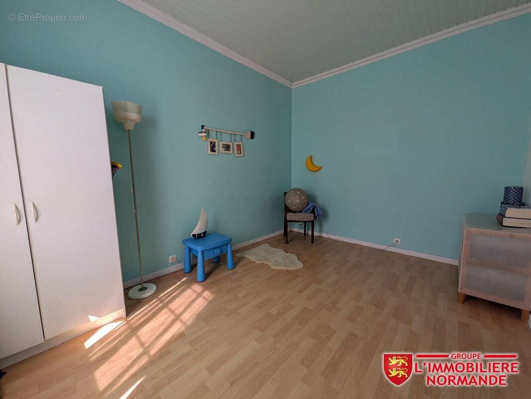 Maison familliale 6 chambres 173m² avec jardin et dépendance. - photo 12