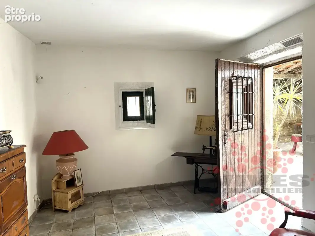 Propriété en pierre habitation + activité professionnelle ou investissement à Nissan Lez Enserune - photo 2