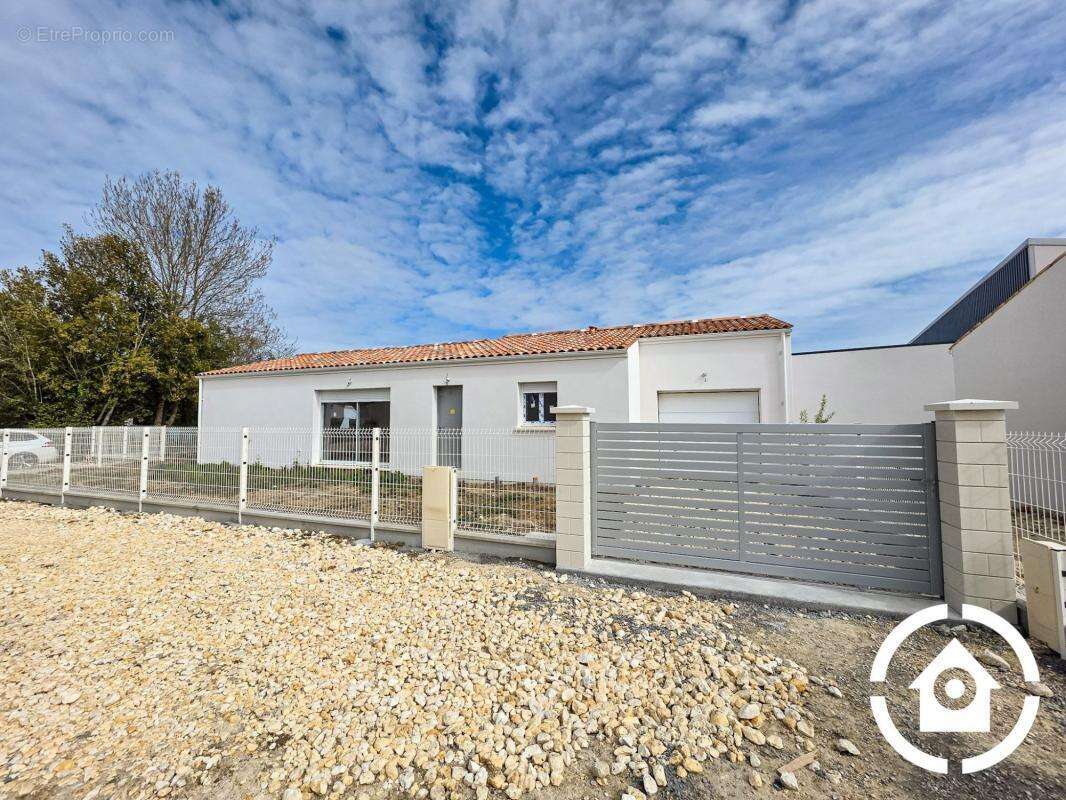 Maison neuve moderne avec garage et jardin - Breuillet - photo 3