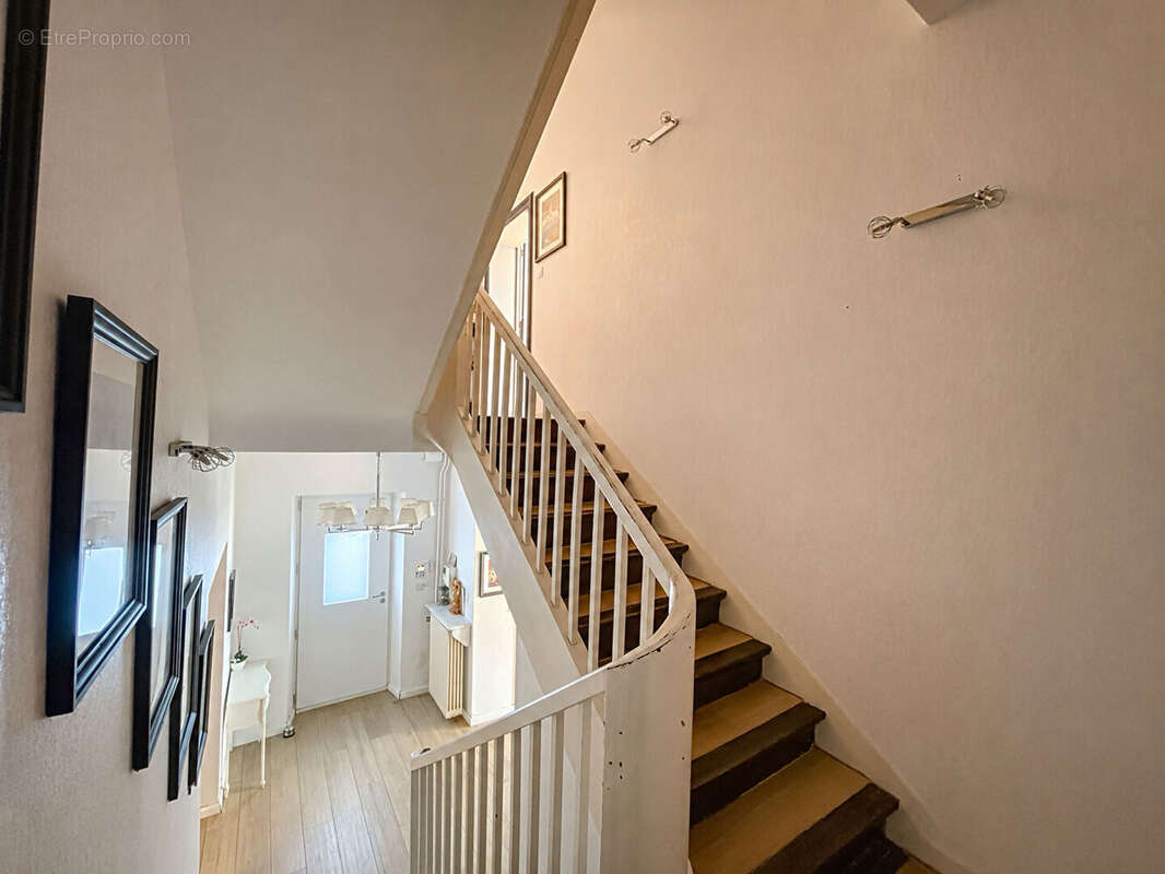 Propriété de caractère avec lac, parc boisé et logement indépendant - photo 8