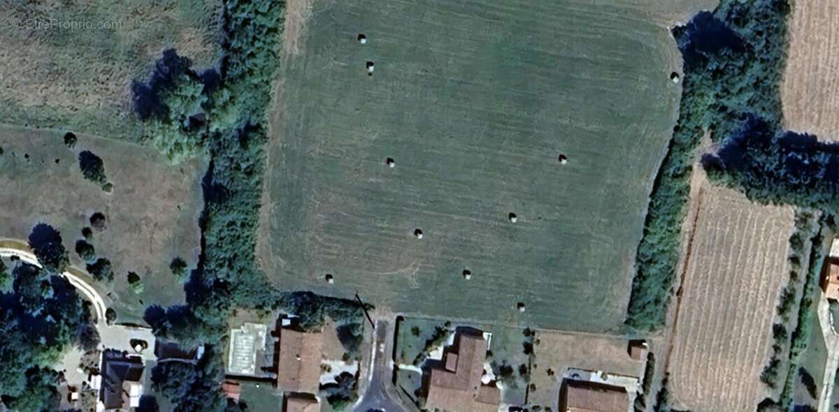 Terrain à MONPAZIER